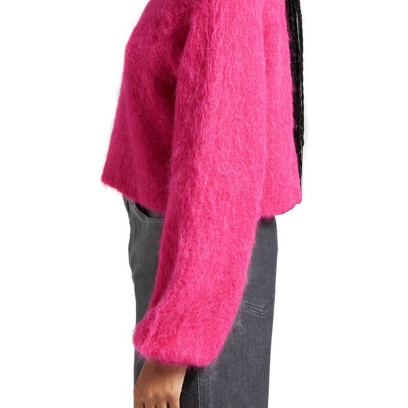 Fuzzy Alpaca V neck sweater - Picture 6 of 6